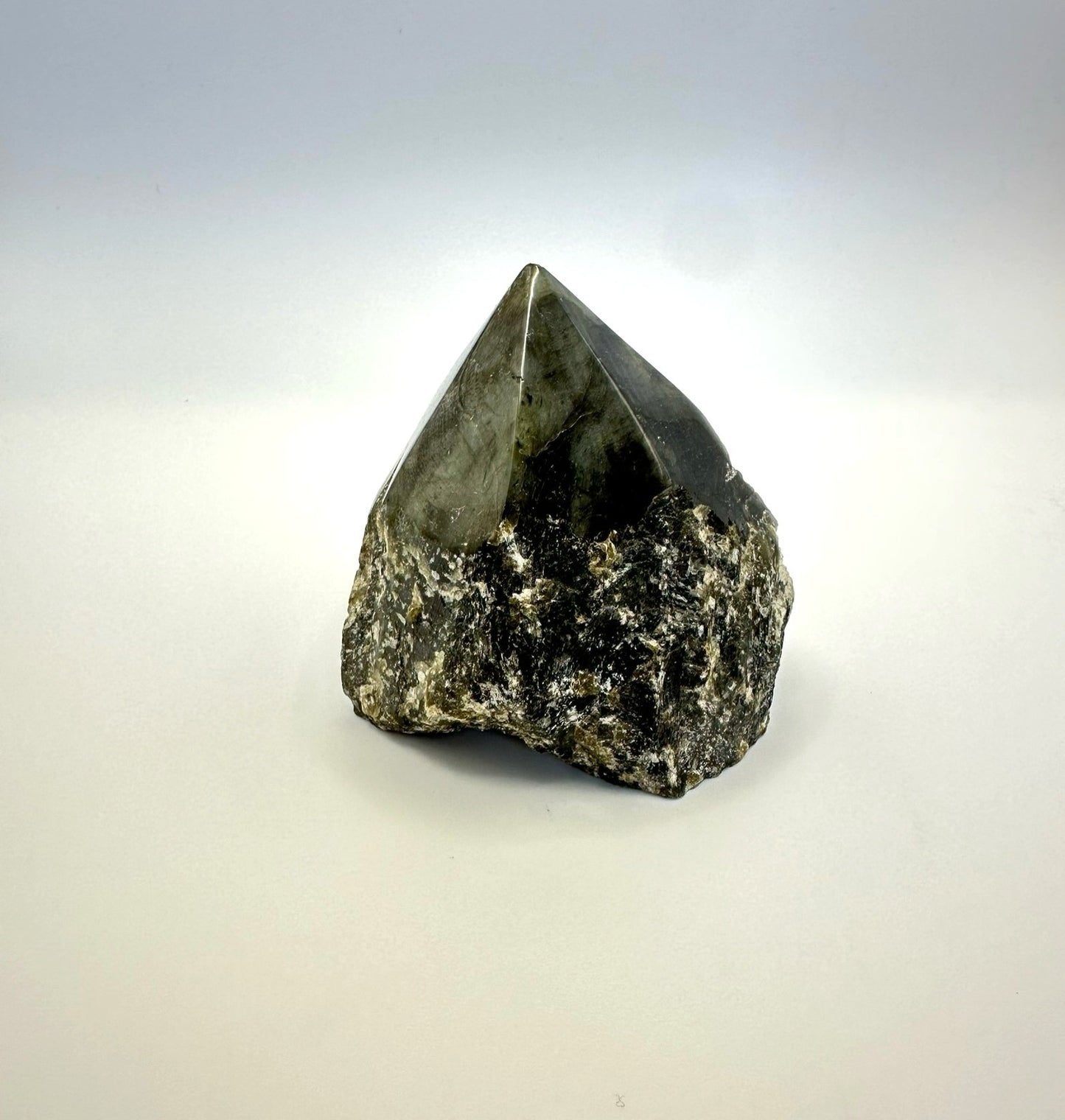 Labradorit Spitze